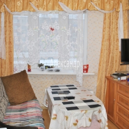 Продажа 1-комн квартиры на вторичном рынке Красное Село г., Красногородская ул. ,  д. 13