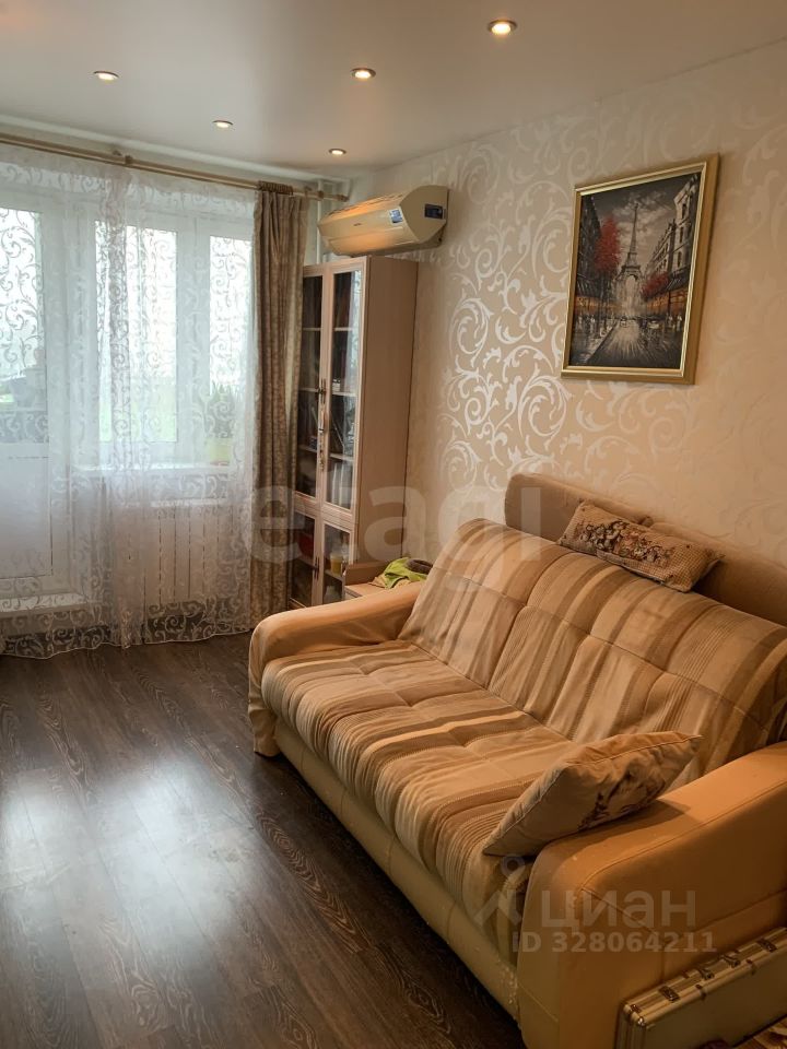 Продажа 2-комн квартиры на вторичном рынке улица Барышиха, 50