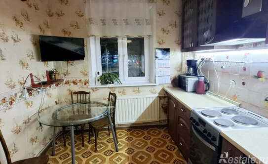 Продажа 2-комн квартиры на вторичном рынке улица Бадаева,  д. 11