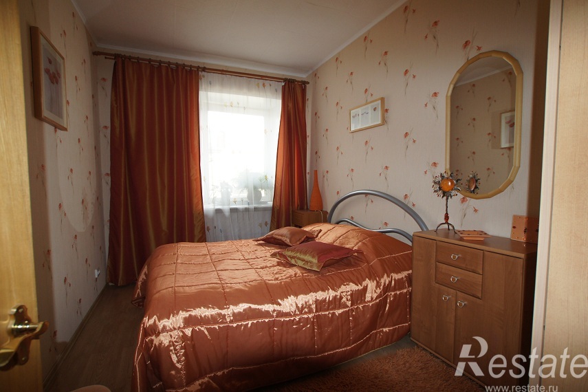 Аренда 4-комн квартиры на вторичном рынке угол между Садовая М. ул и Невский пр-кт,  д. 3,  к. 54