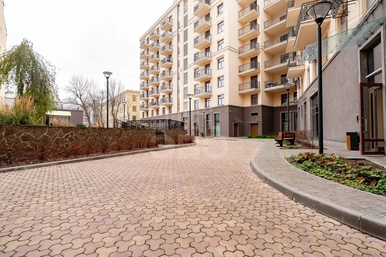 Продажа 4-комн квартиры на вторичном рынке Малодетскосельский проспект, 40