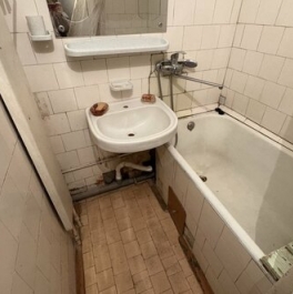 Продажа 4-комн квартиры на вторичном рынке Кировский район, улица Гагарина,  д. 9