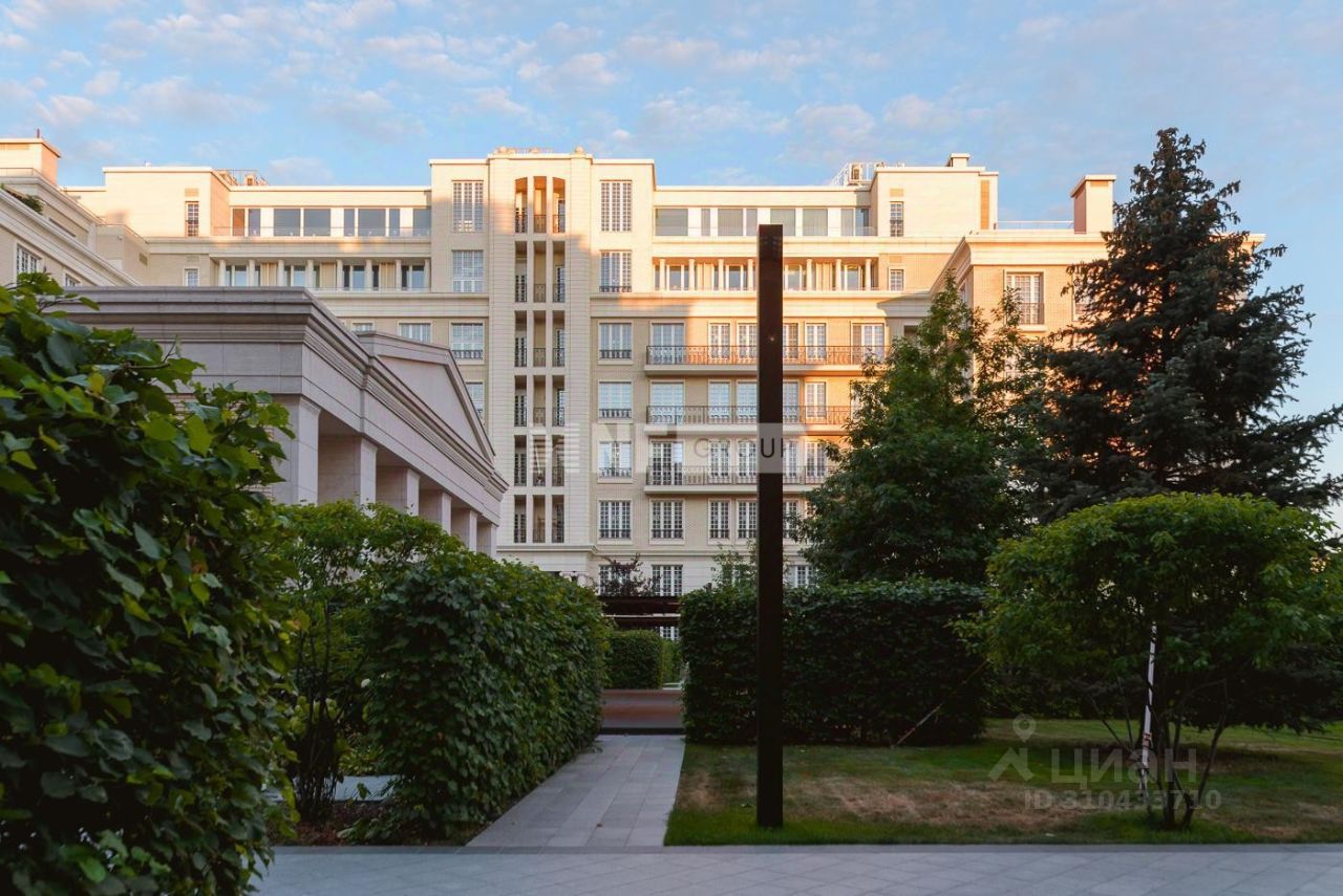 Продажа 3-комн квартиры на вторичном рынке улица Ефремова, 19к4