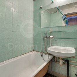 Продажа 2-комн квартиры на вторичном рынке Зюзинская улица,  д. 8