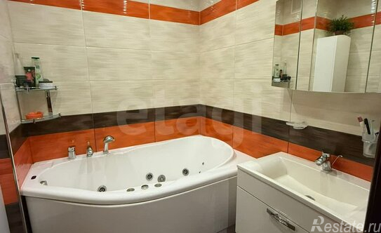 Продажа 3-комн квартиры на вторичном рынке Кудрово г, Ленинградская ул,  д. 5