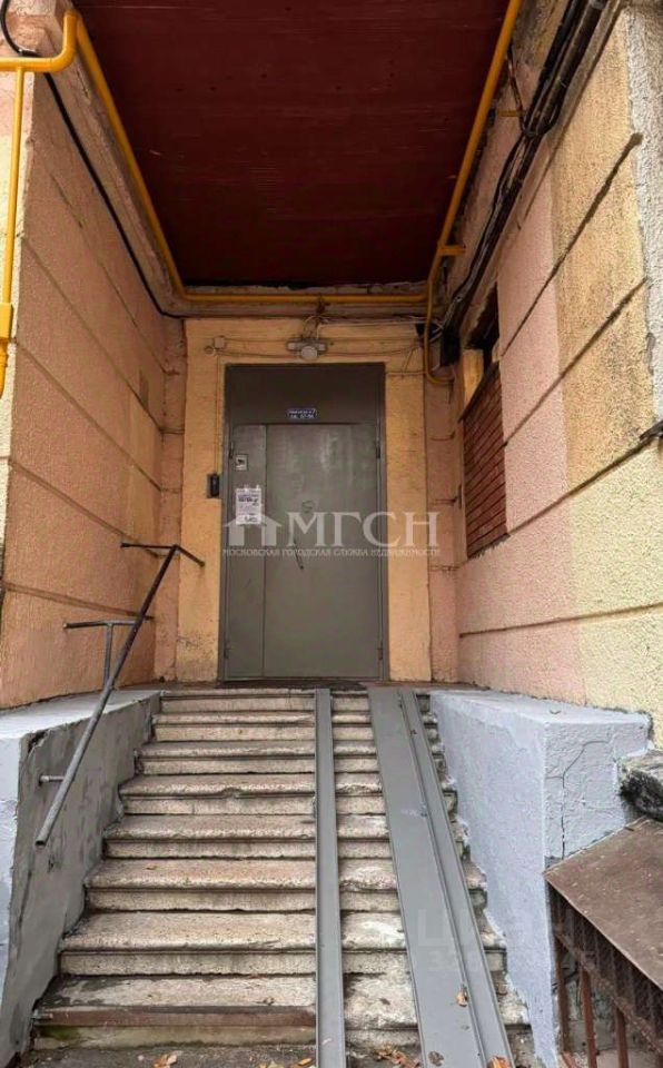 Продажа 3-комн квартиры на вторичном рынке переулок Пересветов, 6