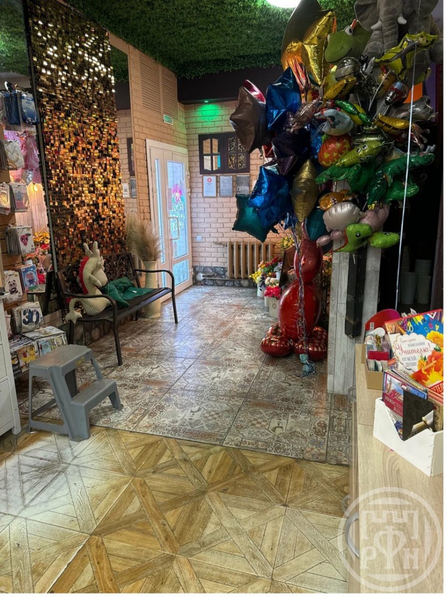 Продажа торгового помещения Петергоф г., Санкт-Петербургский просп.,  д. 60