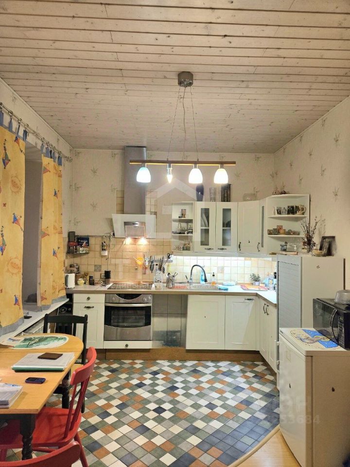 Продажа 2-комн квартиры на вторичном рынке улица Композиторов, 10
