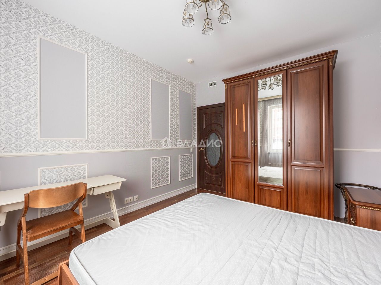 Продажа 3-комн квартиры на вторичном рынке Аптекарский пр-кт,  д. 18
