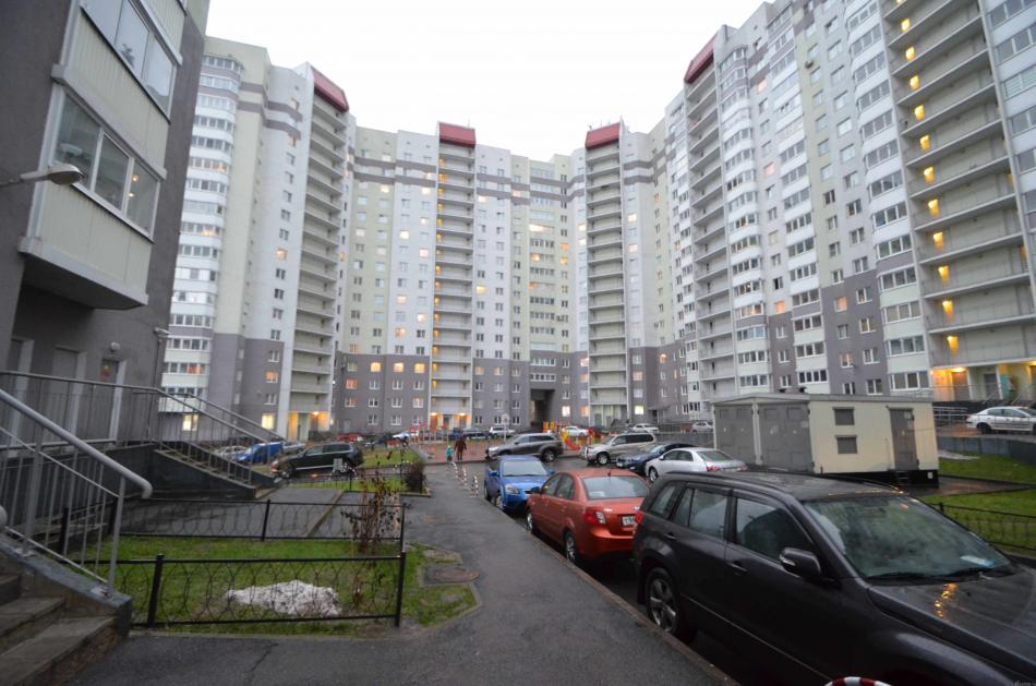 Продажа 3-комн квартиры на вторичном рынке Бугры п, Полевая ул,  д. 18