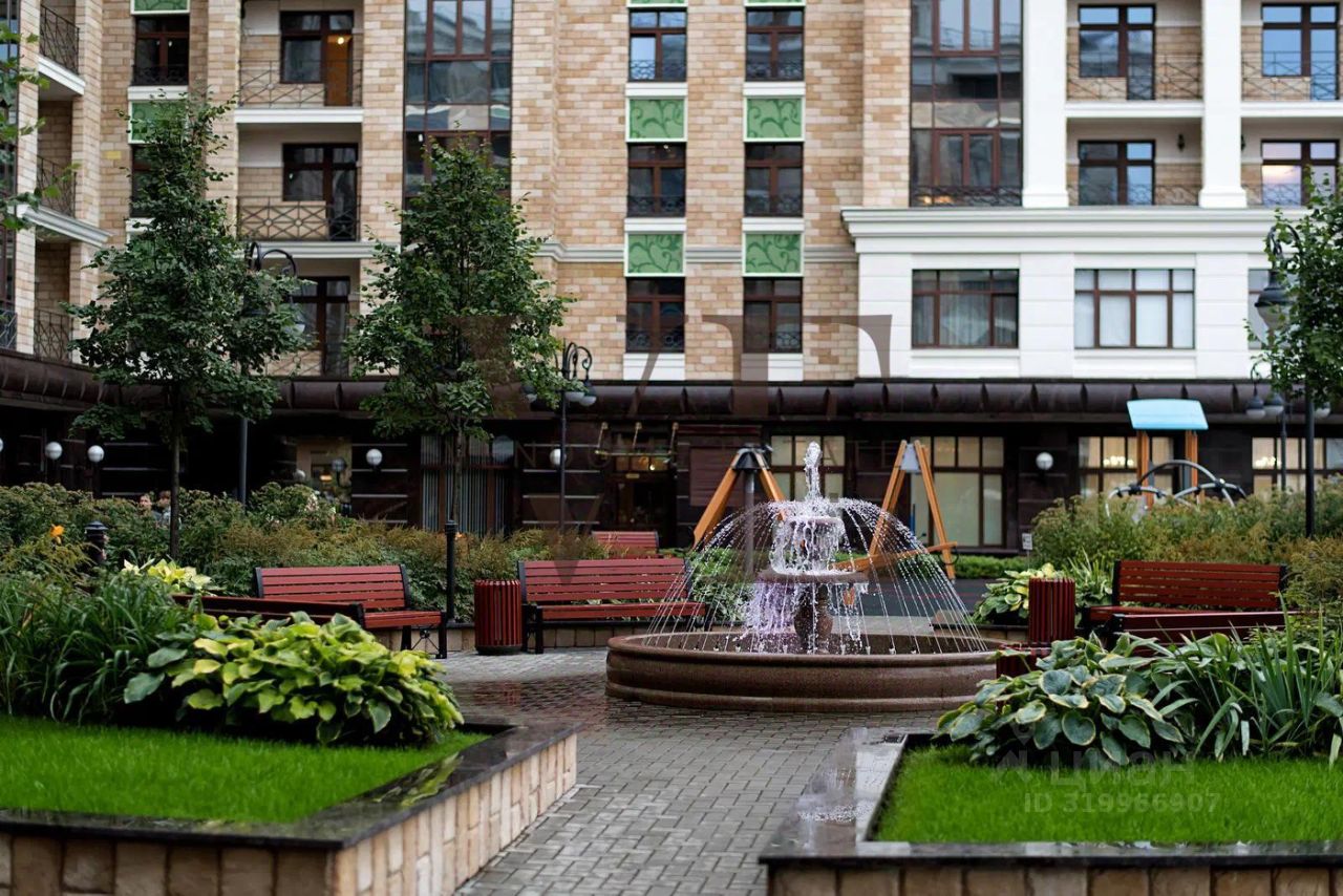 Продажа 4-комн квартиры на вторичном рынке Погодинская улица, 2