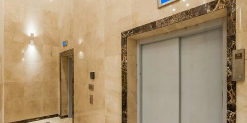 2-комн квартира ул Новаторов,  д. 40,  к. 8 стр 1