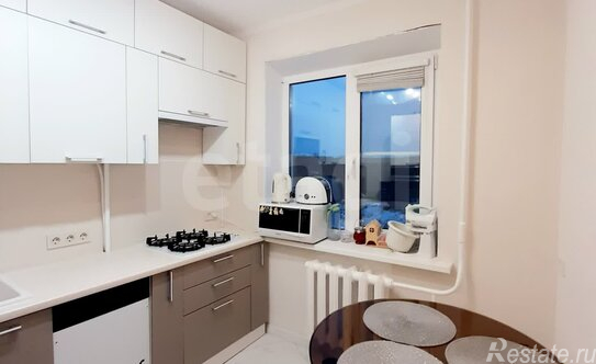 Продажа 2-комн квартиры на вторичном рынке Киришский район, улица Строителей,  д. 17