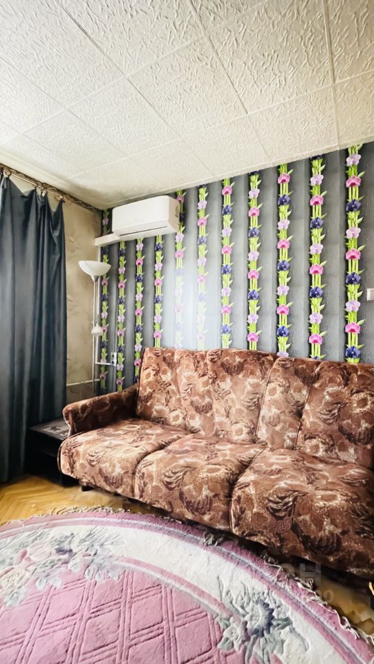 Аренда 1-комн квартиры на вторичном рынке Петергоф, улица Братьев Горкушенко,  д. 1