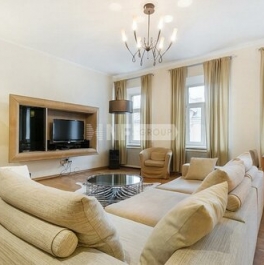 Продажа 3-комн квартиры на вторичном рынке ул Петровка,  д. 28,  к. 1