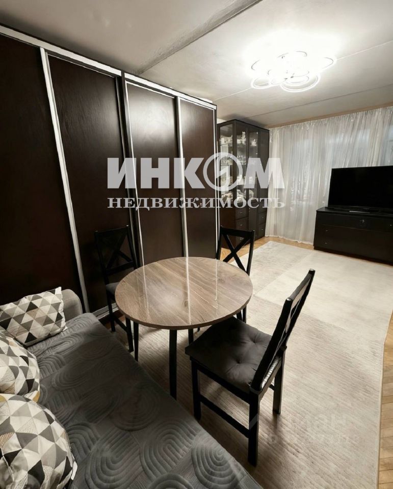 Продажа 2-комн квартиры на вторичном рынке улица Трехгорный Вал, 18