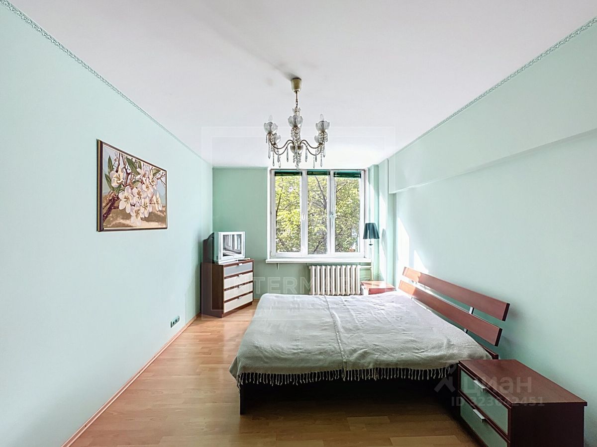 Аренда 2-комн квартиры на вторичном рынке Новинский бульвар, 15