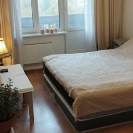 Продажа 3-комн квартиры на вторичном рынке улица Тёплый Стан,  д. 7 к2
