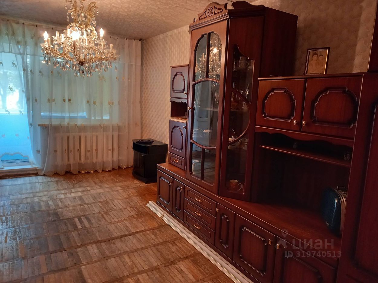 Продажа 2-комн квартиры на вторичном рынке Гатчина, улица Заводская, 3