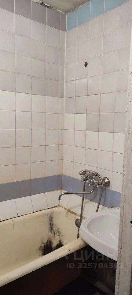Продажа комнаты улица Танкиста Хрустицкого,  д. 106