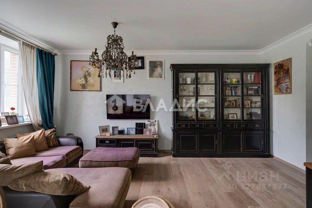 Продажа 5-комн квартиры на вторичном рынке улица Саломеи Нерис, 2к7