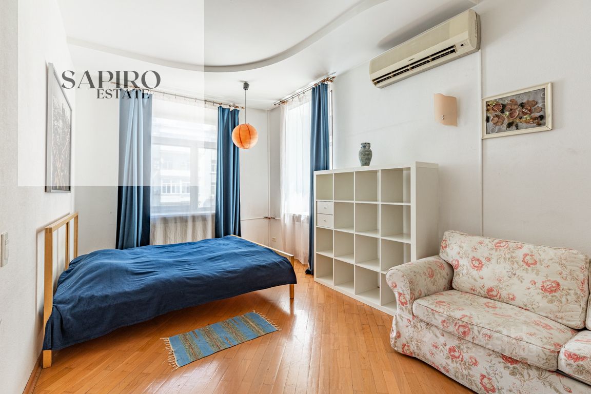 Продажа 4-комн квартиры на вторичном рынке 1-я Брестская улица, 36