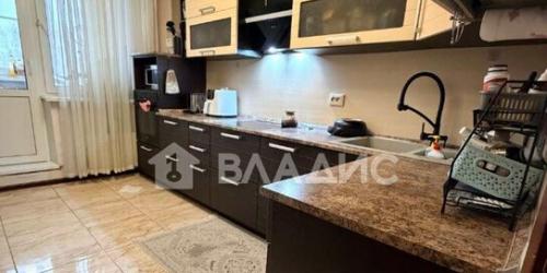 3-комн квартира Изюмская улица,  д. 28