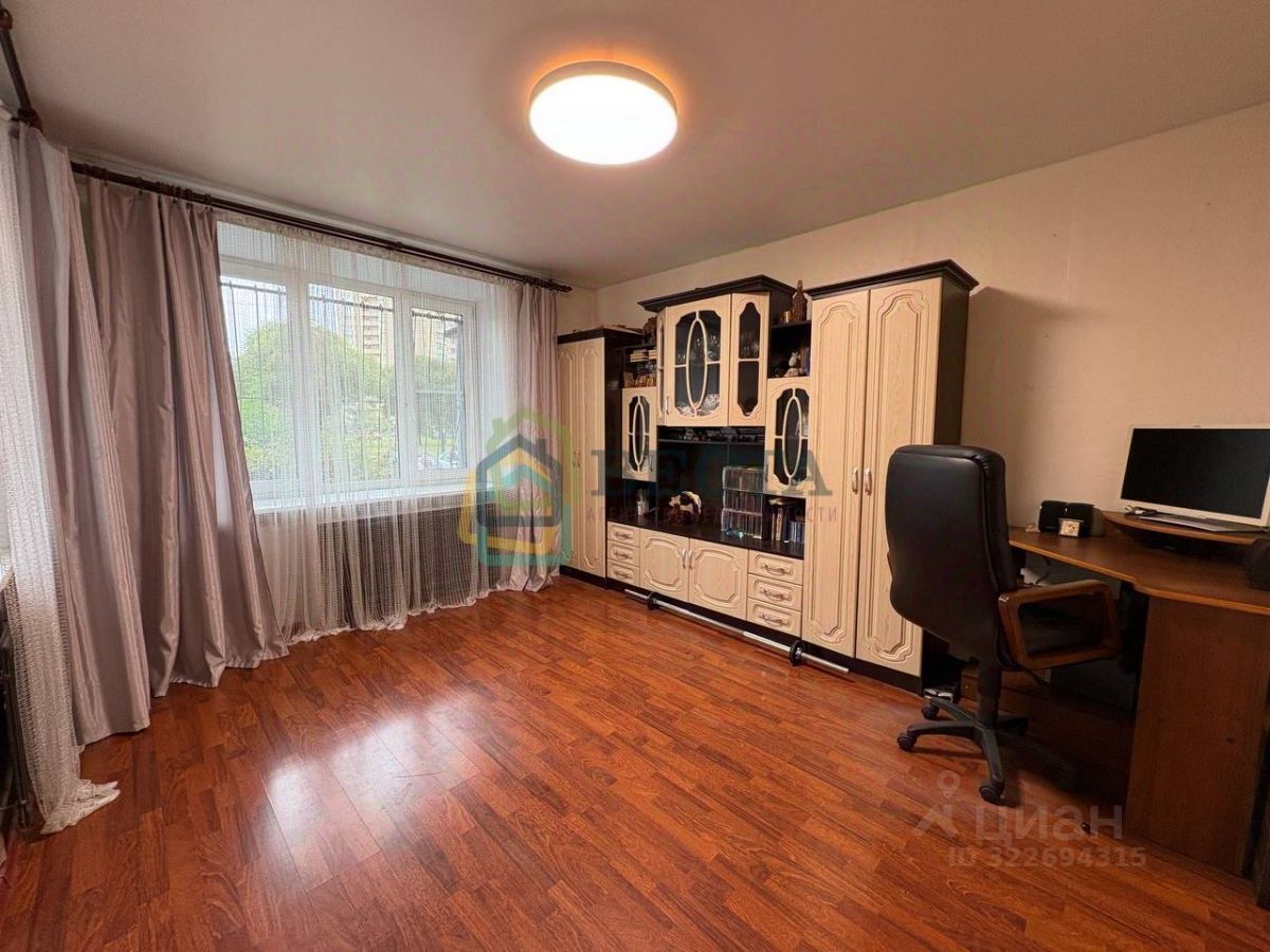 Продажа 3-комн квартиры на вторичном рынке улица Орджоникидзе, 63