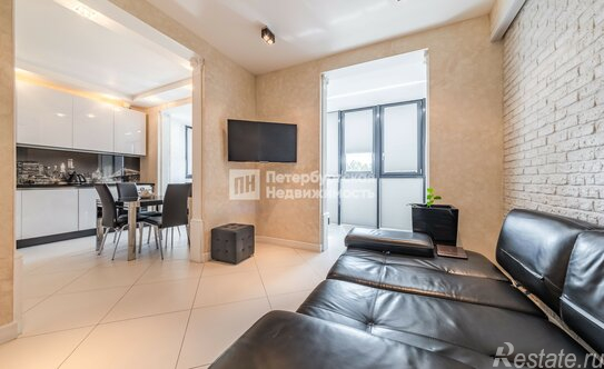 Продажа 4-комн квартиры на вторичном рынке Петергофское ш,  д. 45