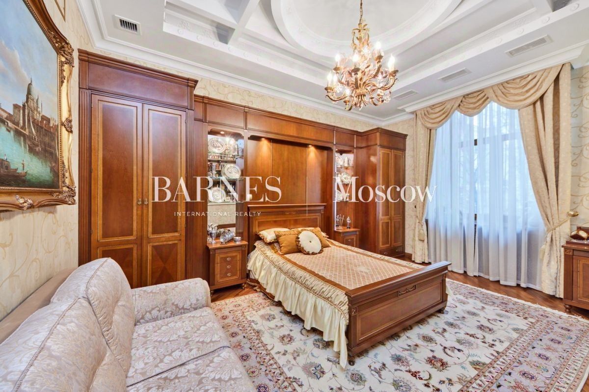 Продажа 3-комн квартиры на вторичном рынке улица Знаменка, 13С1
