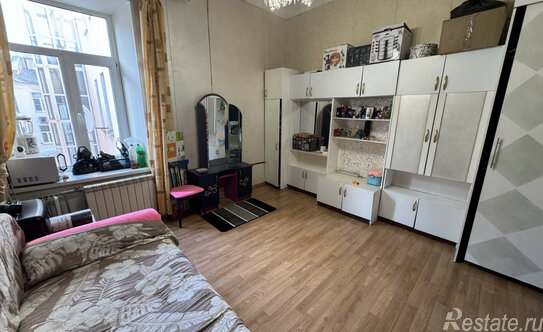 Продажа 4-комн квартиры на вторичном рынке ул Гороховая,  д. 32