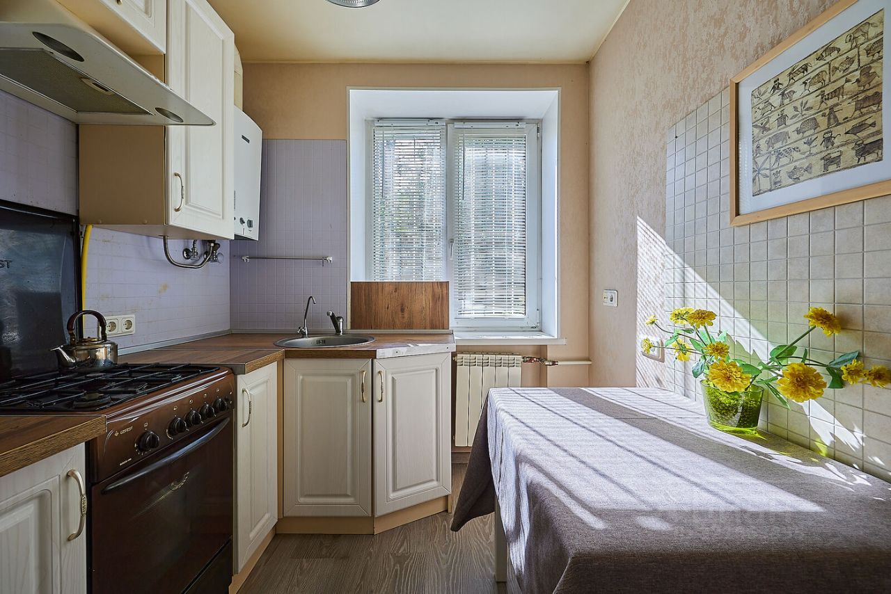 Продажа 1-комн квартиры на вторичном рынке набережная Черной речки, 26