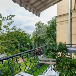 Продажа 3-комн квартиры на вторичном рынке улица Машкова,  д. 2/13