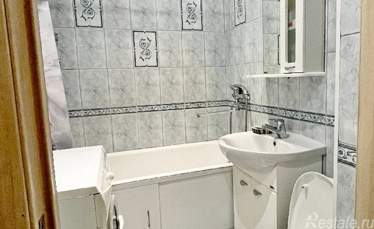 Продажа 2-комн квартиры на вторичном рынке Новогиреевская улица,  д. 46