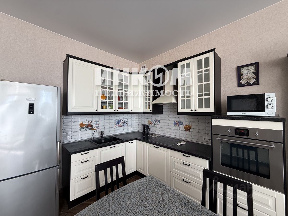 Продажа 1-комн квартиры на вторичном рынке Заречье кв-л, Звенигород, Верхний Посад мкр, улица Садовая, 3