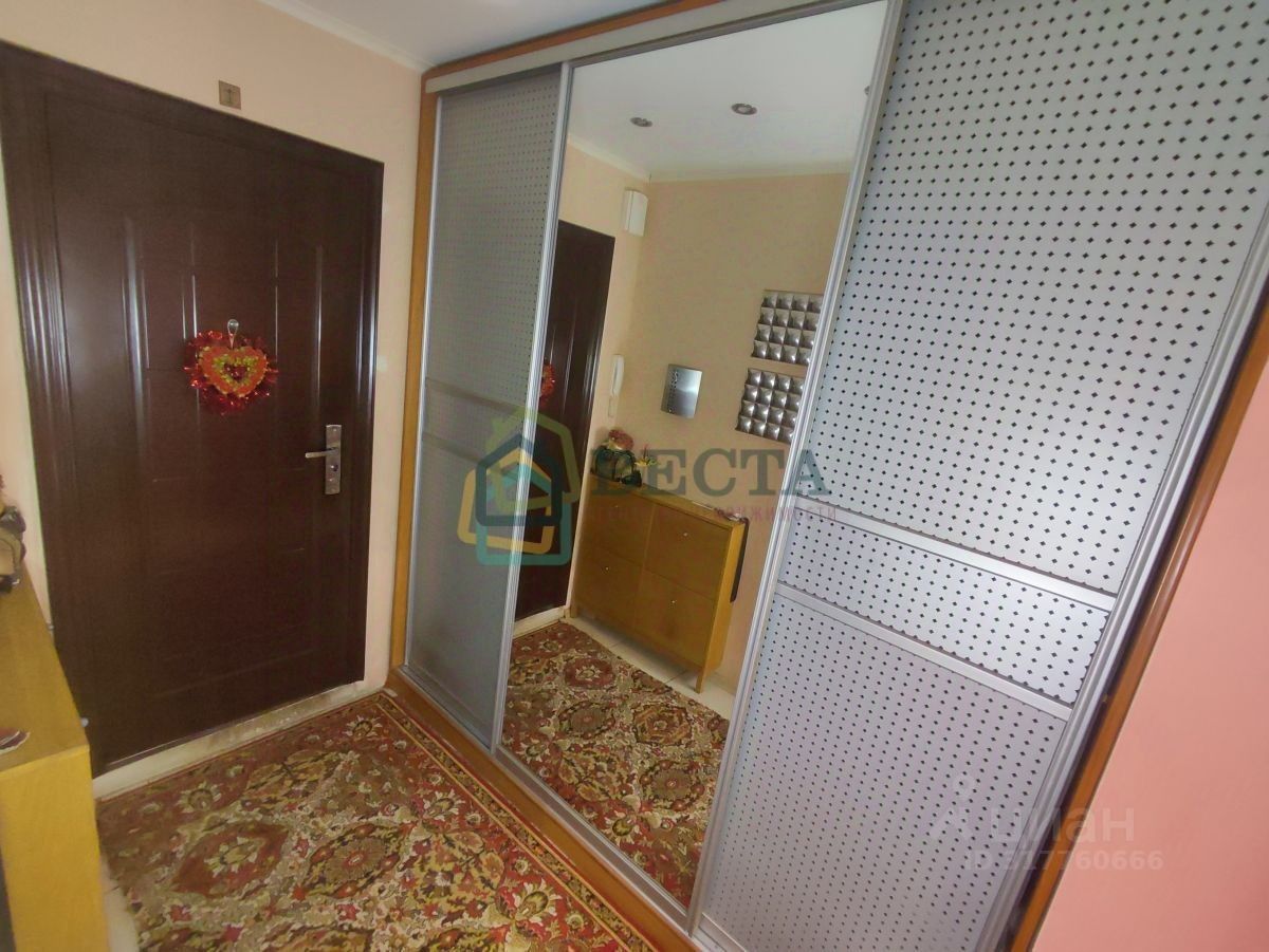 Продажа 3-комн квартиры на вторичном рынке Красное Село, улица Суворова, 11