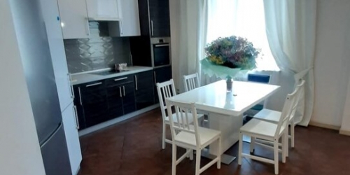 3-комн квартира улица Столетова,  д. 7