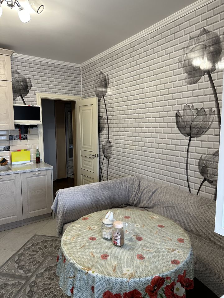 Аренда 2-комн квартиры на вторичном рынке Новоивановское пгт, улица Калинина, 8