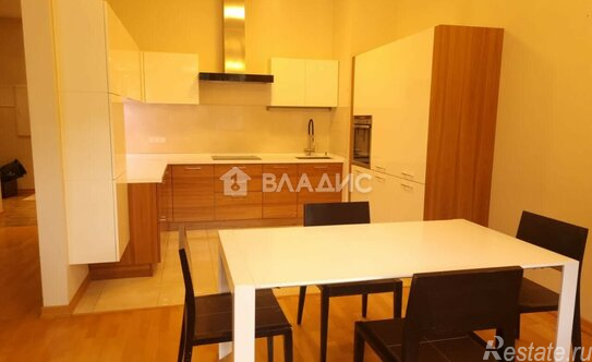 Продажа 4-комн квартиры на вторичном рынке улица Шумкина