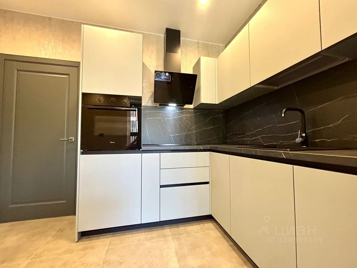 Продажа 3-комн квартиры на вторичном рынке Черниговская улица, 13к2