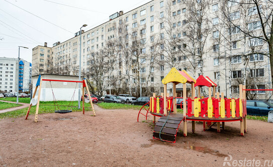 Продажа 2-комн квартиры на вторичном рынке Будапештская улица,  д. 101 к1