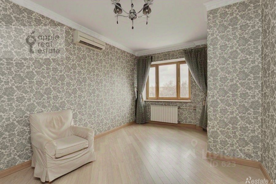 Продажа 4-комн квартиры на вторичном рынке улица Бажова,  д. 8