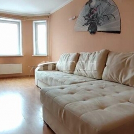 Продажа 3-комн квартиры на вторичном рынке улица Адмирала Лазарева,  д. 8