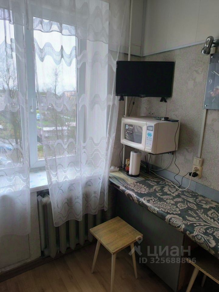 Продажа 3-комн квартиры на вторичном рынке Волхов г, Молодежная ул,  д. 2