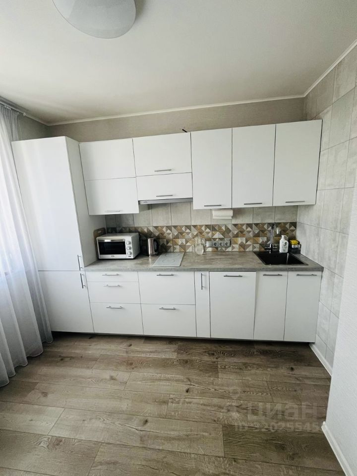 Продажа 1-комн квартиры на вторичном рынке Радужная улица, 16