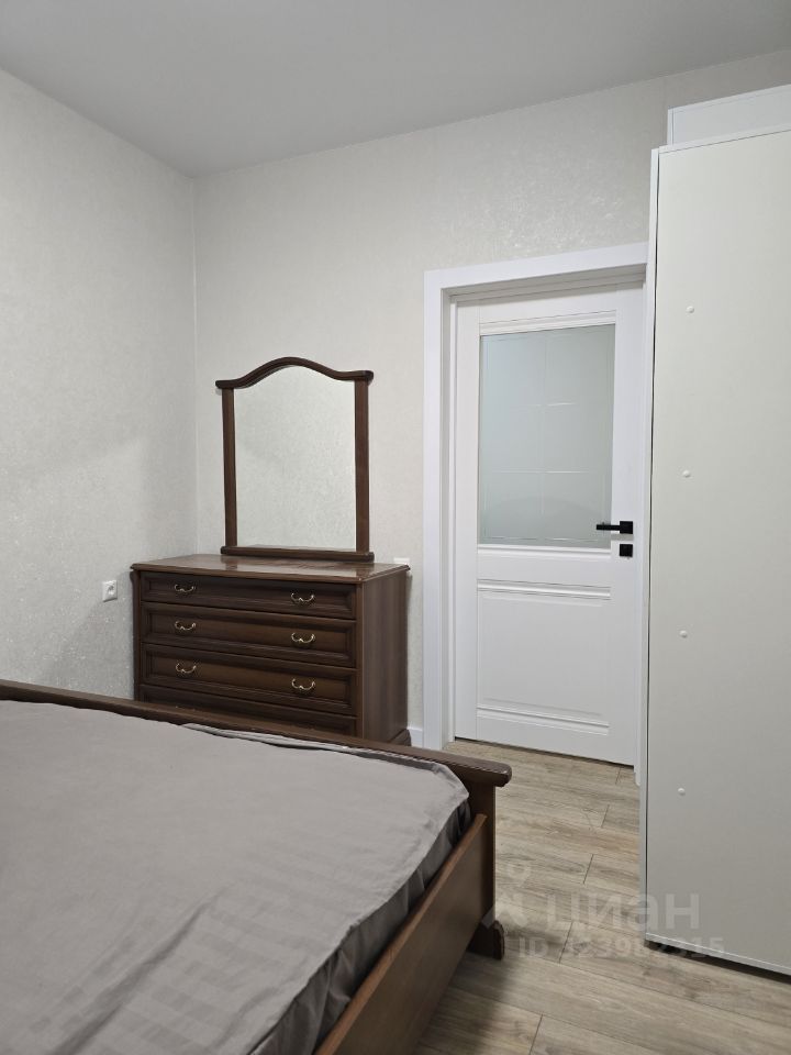 Аренда 3-комн квартиры на вторичном рынке Новоивановское пгт, улица Западная, 85