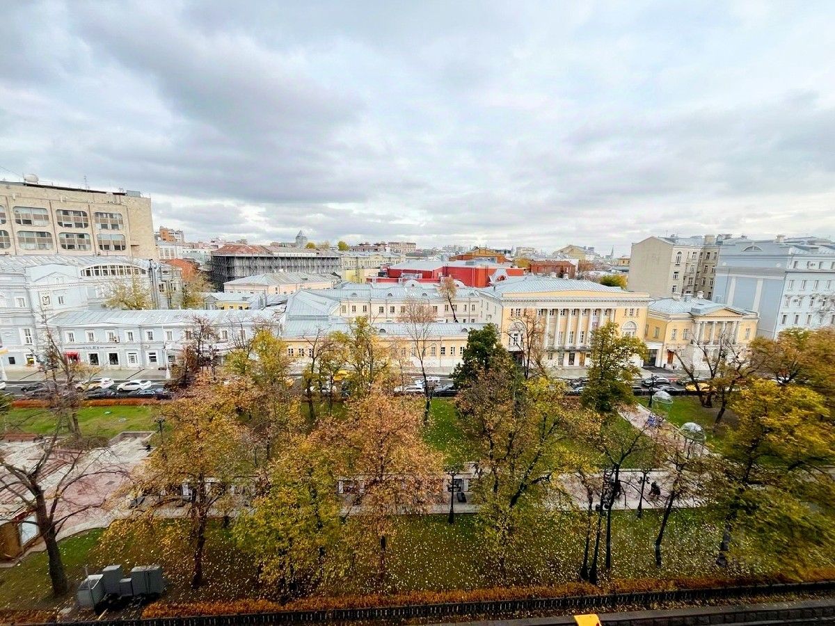 Продажа 4-комн квартиры на вторичном рынке Никитский бульвар, 17