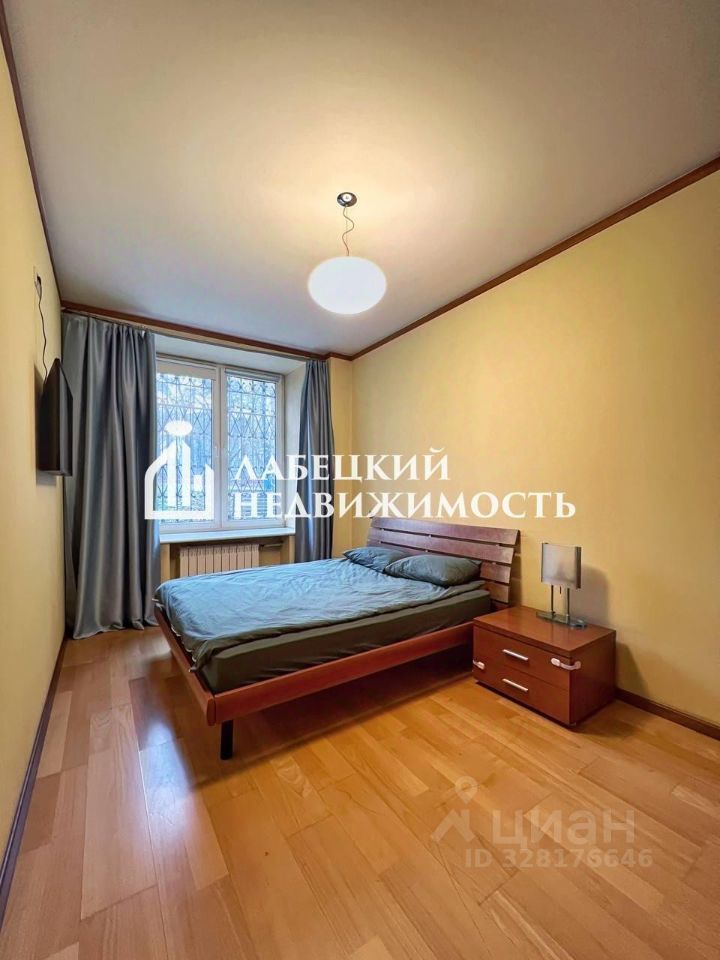 Продажа 3-комн квартиры на вторичном рынке Рочдельская улица, 11/5