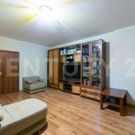 Продажа 2-комн квартиры на вторичном рынке Новаторов б-р