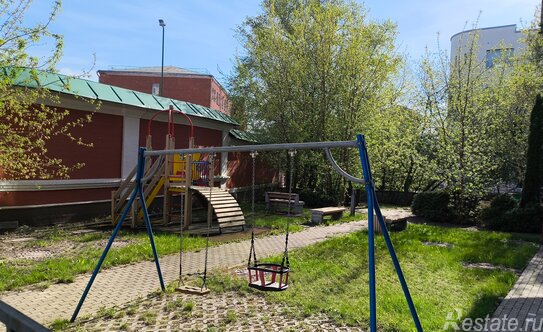 Продажа 4-комн квартиры на вторичном рынке Коробейников пер,  д. 18